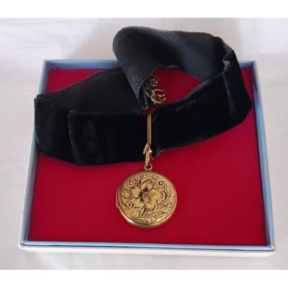 NOS Vintage Hayward Gold Fill Locket Velvet Choker in Original Box Necklace WEF